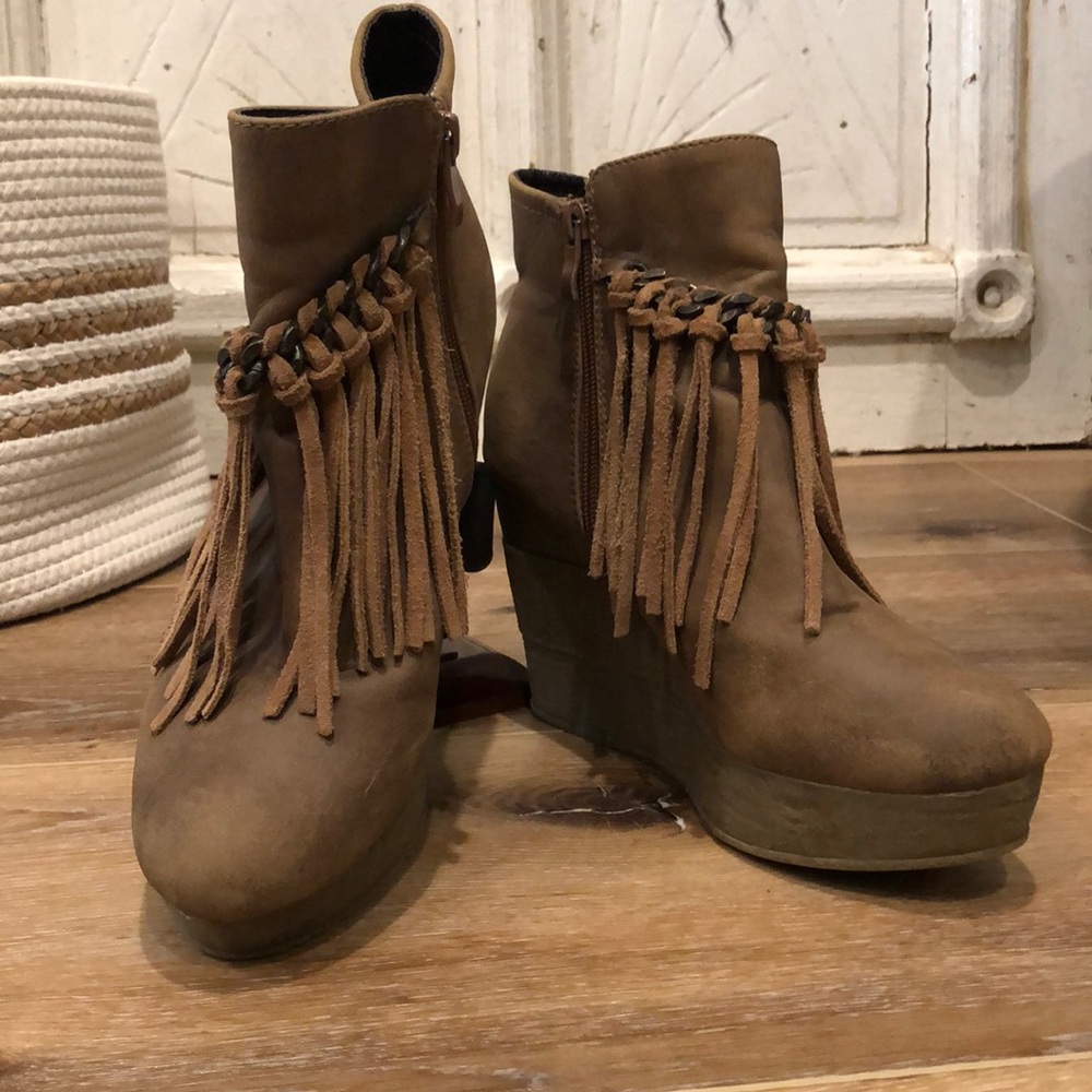 Sbicca fringe ankle boot size 8 camel/tan